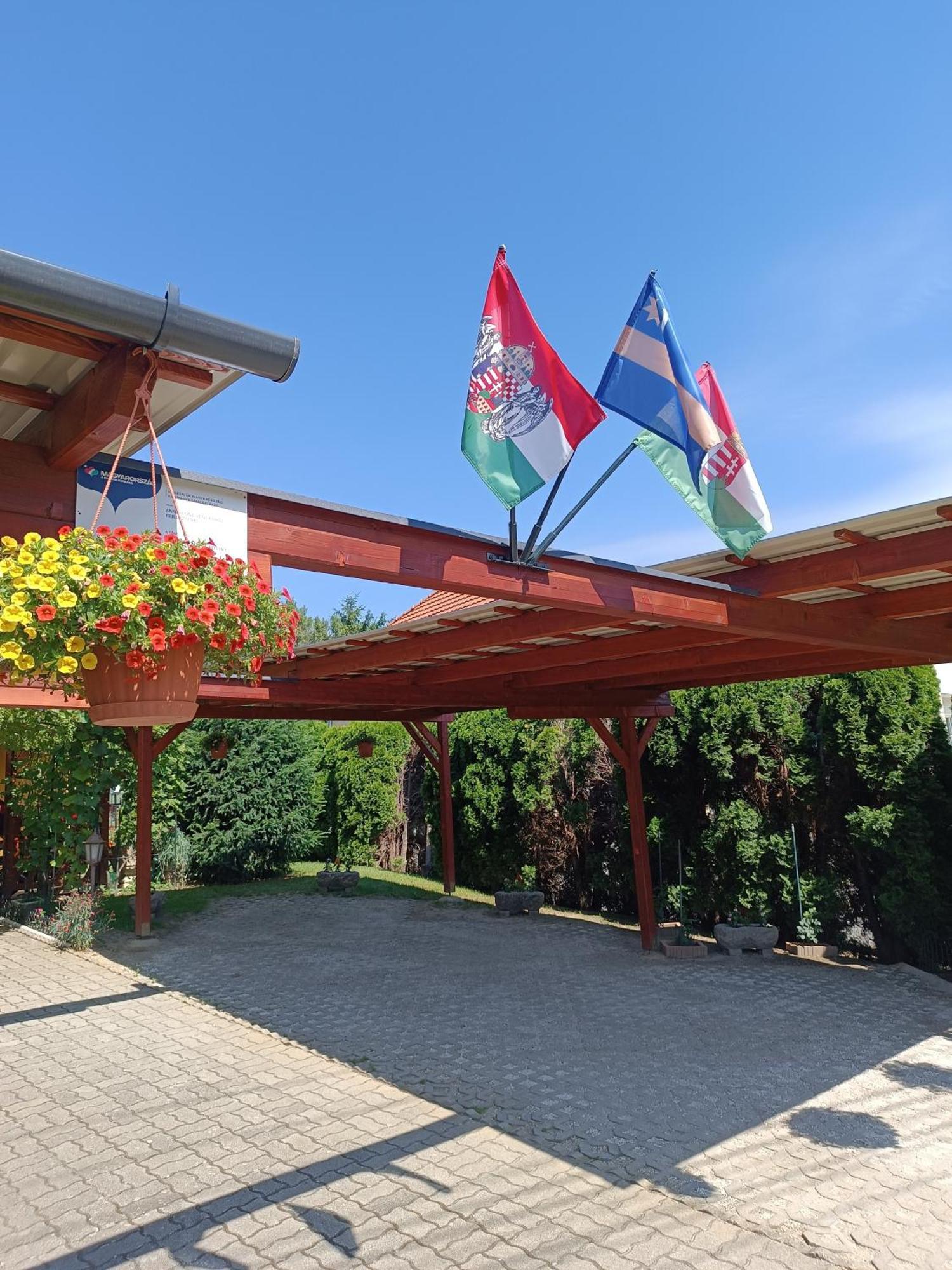 Hotel Anna Ilona Vendeghaz Badacsonytomaj Exterior foto