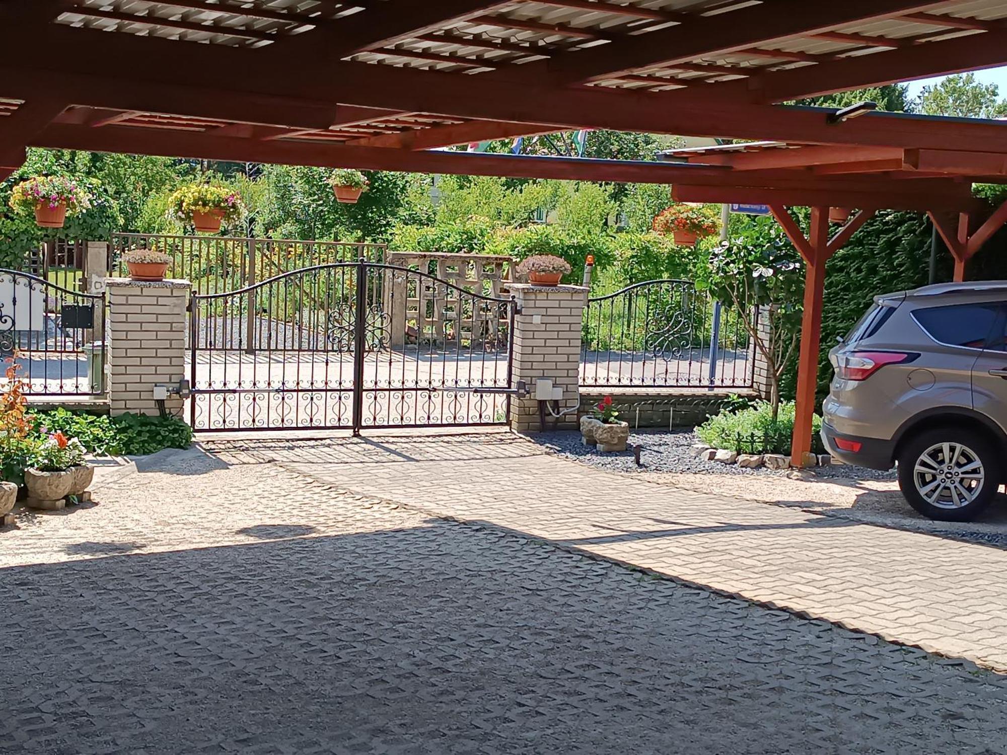 Hotel Anna Ilona Vendeghaz Badacsonytomaj Exterior foto